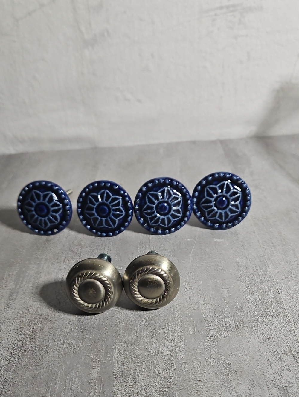 6 Cabinet Knobs